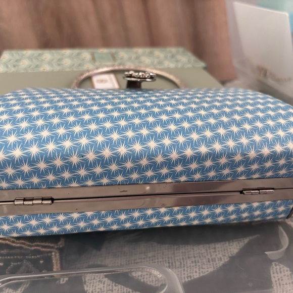 Elegant Blue Patterned Handbag with Crystal Mickey Mouse Clasp - Picture 3 of 6